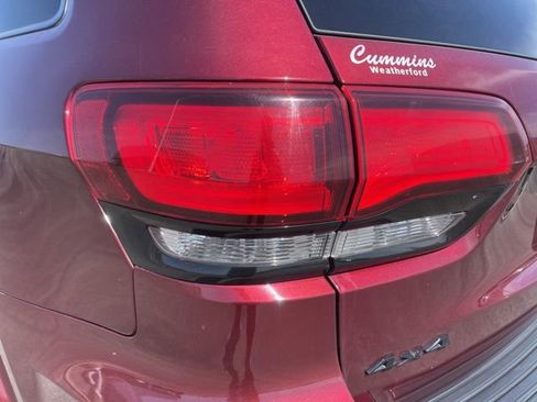 Used 2021 Jeep Grand Cherokee Laredo X image 11