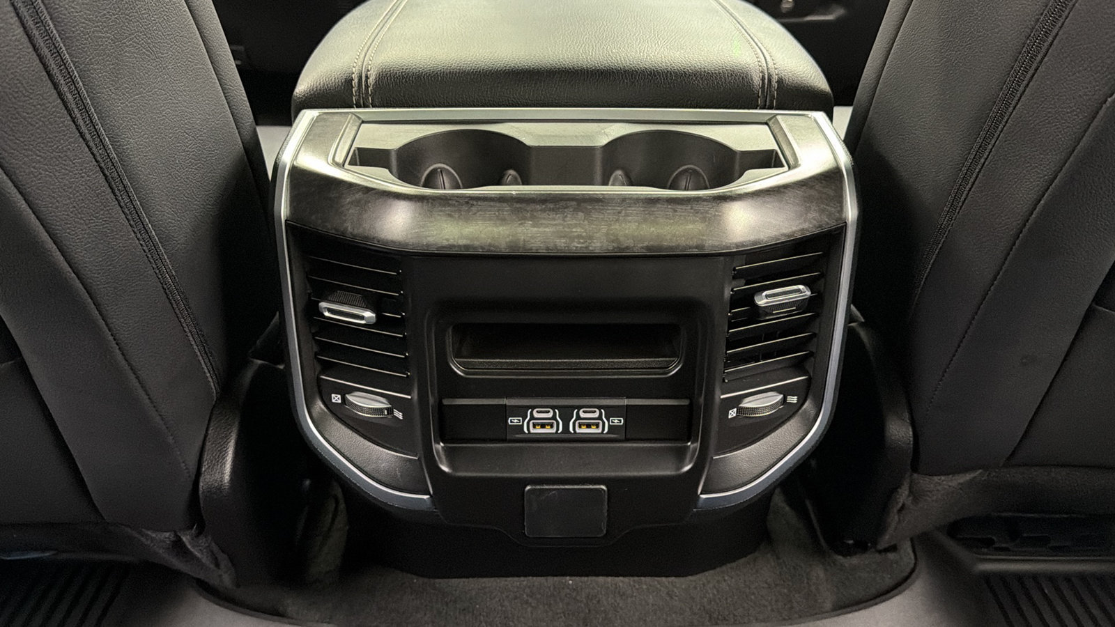 Used 2024 RAM 1500 4x4 Crew Cab image 47
