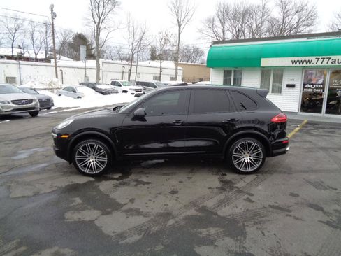 Used 2016 Porsche Cayenne Platinum Edition image 2