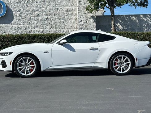 Used 2024 Ford Mustang GT Premium image 7