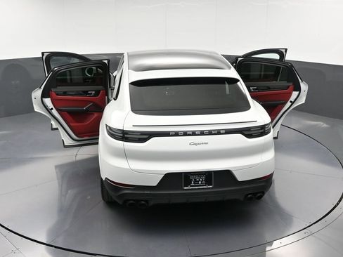 Certified 2022 Porsche Cayenne E-Hybrid Coupe image 36