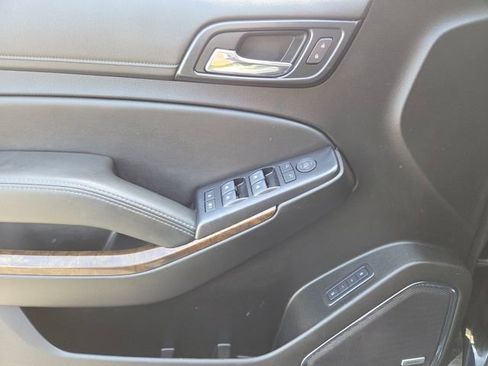 Used 2019 Chevrolet Suburban LT AWD/4WD image 18