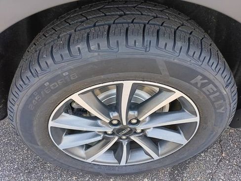 Used 2022 Lincoln Nautilus AWD image 2