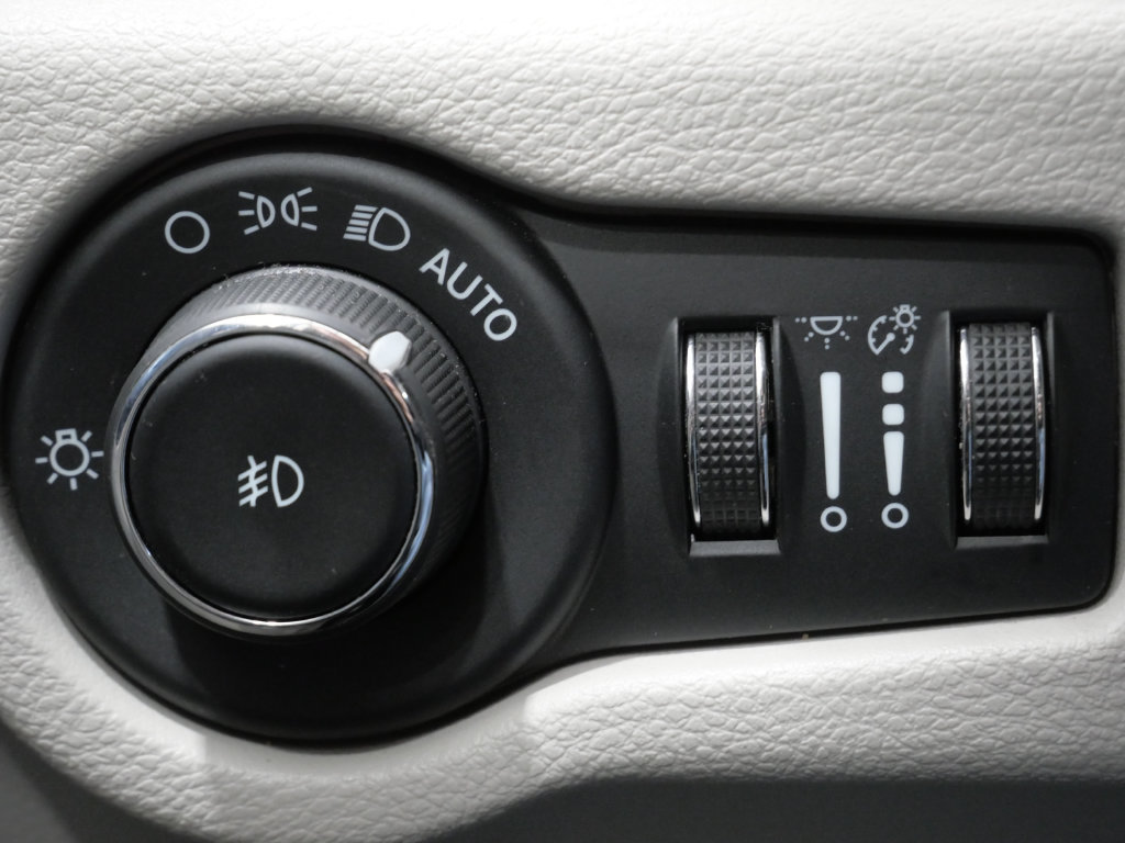 Used 2023 Chrysler Pacifica Touring-L FWD image 14