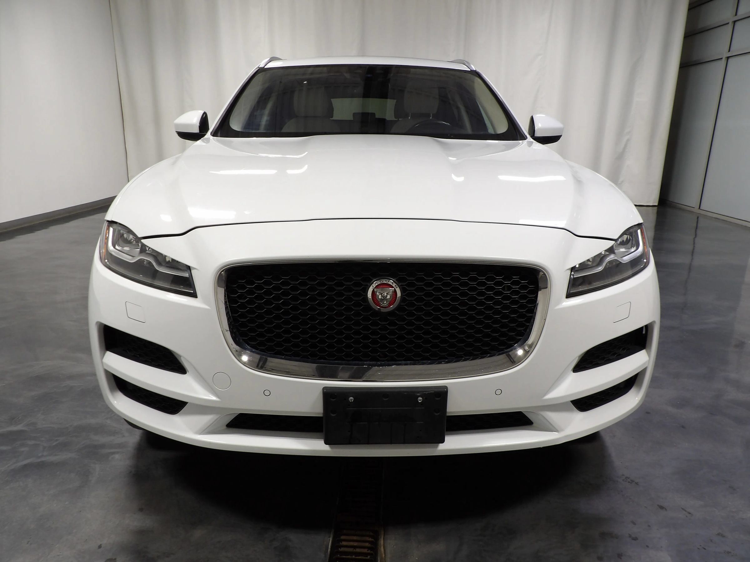 Used 2018 Jaguar F-PACE Prestige AWD/4WD image 3