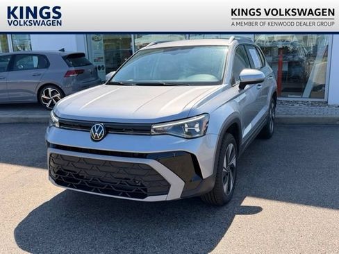 Certified 2025 Volkswagen Taos SE AWD/4WD image 1
