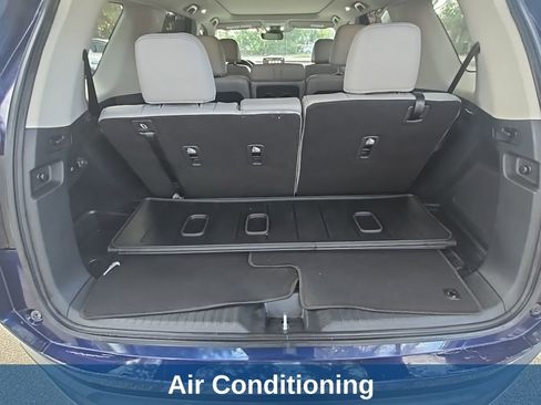 Used 2023 Honda Pilot Touring image 9