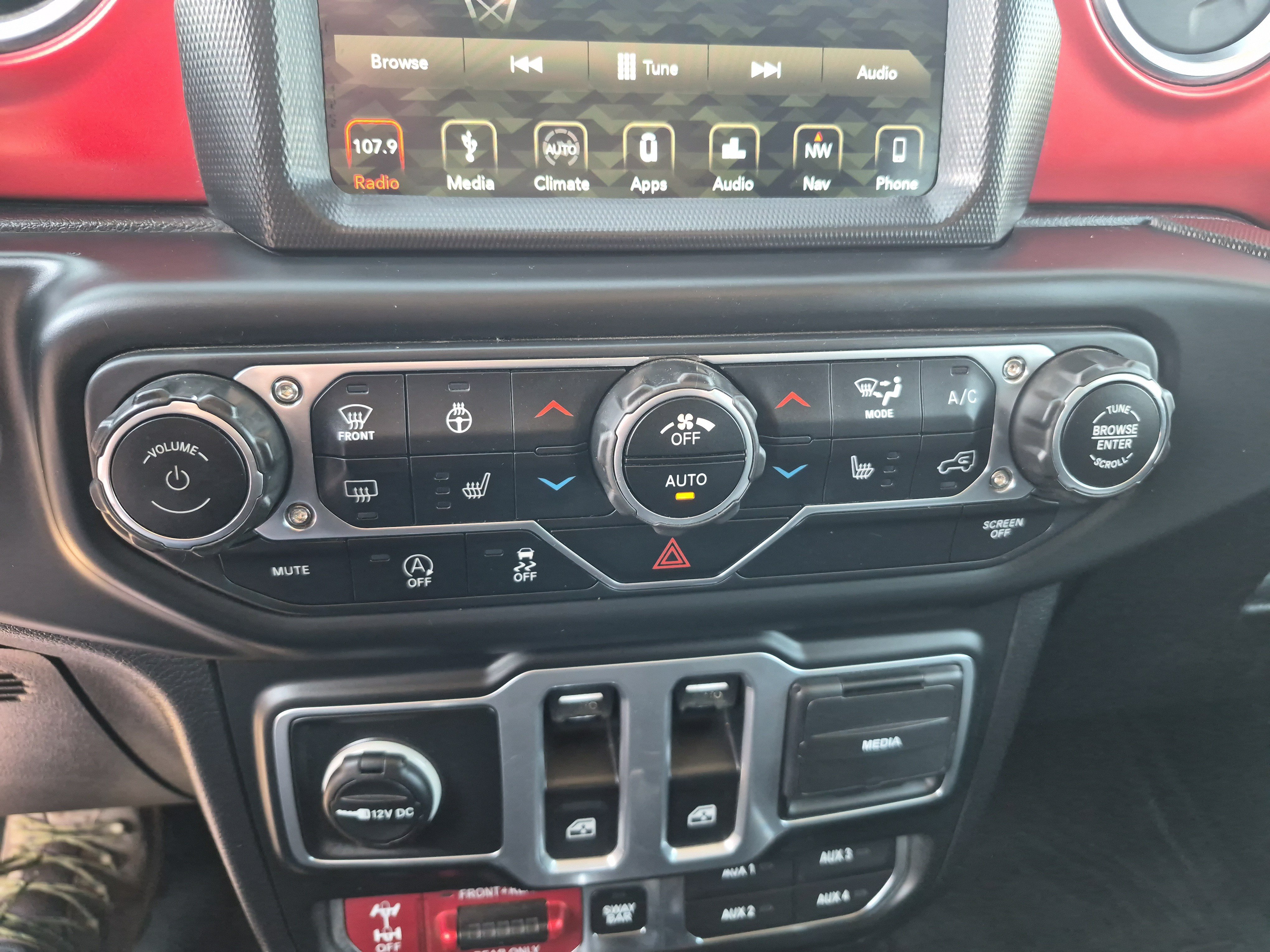 Used 2018 Jeep Wrangler Rubicon AWD/4WD image 18