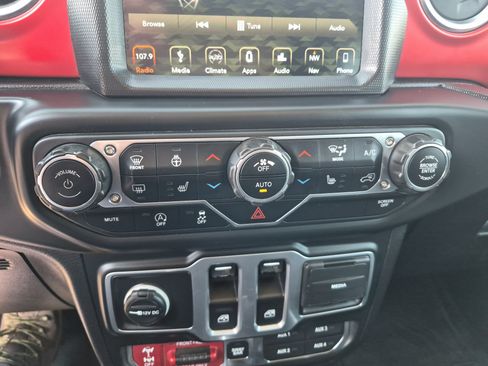 Used 2018 Jeep Wrangler Rubicon AWD/4WD image 18