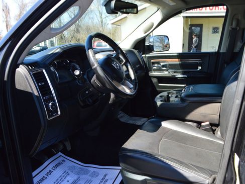 Used 2018 RAM 3500 Laramie w/ Convenience Group AWD/4WD image 14