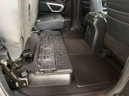 Used 2018 Nissan Titan PRO-4X w/ Pro-4x Convenience Package AWD/4WD image 43