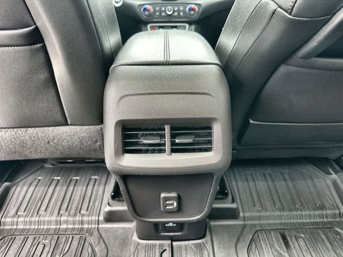 Certified 2024 GMC Terrain SLT w/ Infotainment Package II image 22