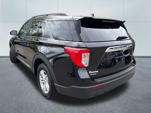 Used 2024 Ford Explorer XLT AWD/4WD image 2