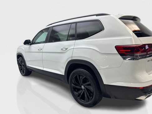 Used 2023 Volkswagen Atlas SE w/ Black Wheel Package FWD image 14
