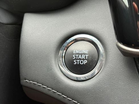 Used 2023 Toyota Highlander XLE FWD image 18