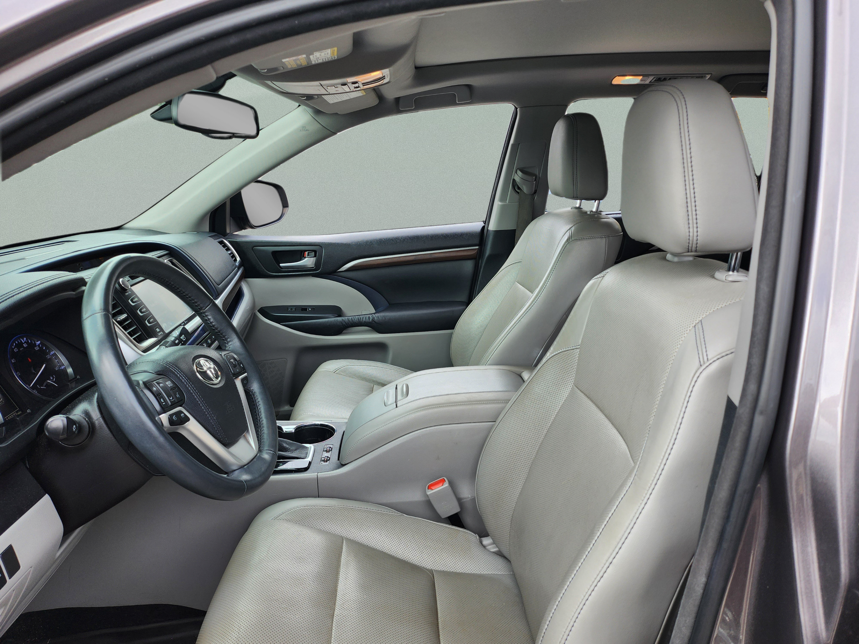Used 2015 Toyota Highlander Limited Platinum FWD image 9
