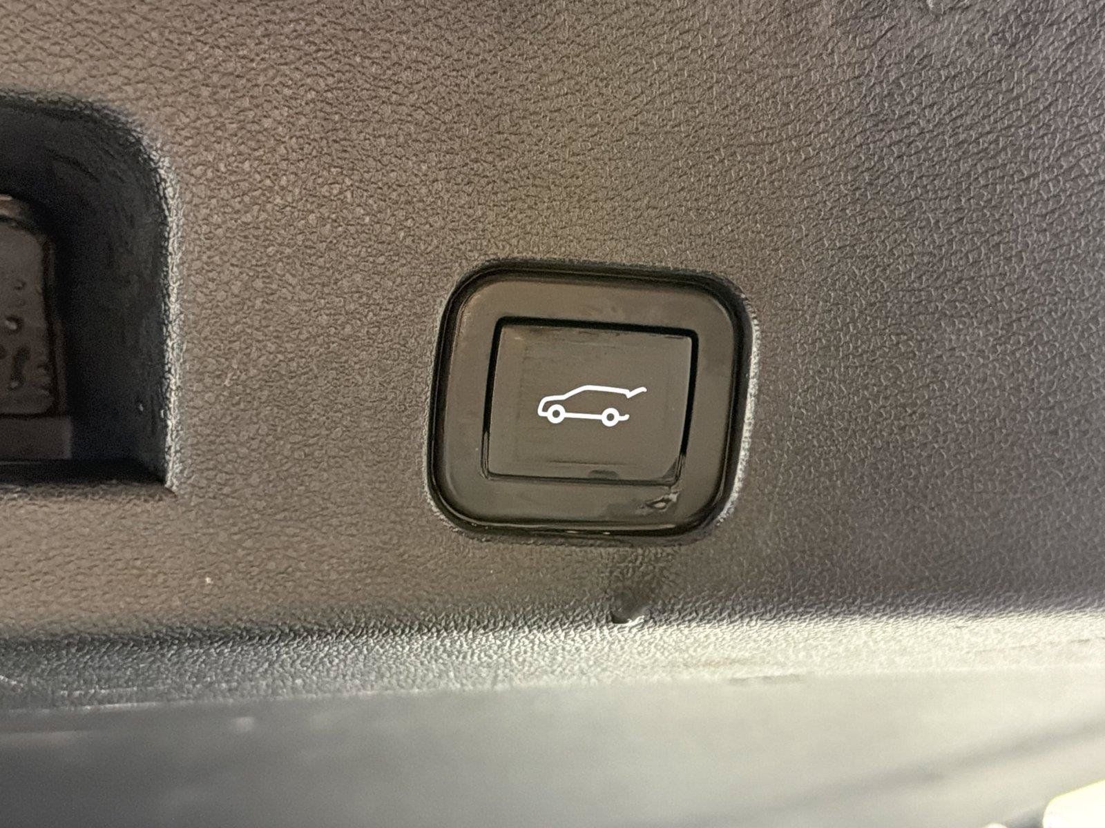 Used 2024 Chevrolet Traverse LT FWD image 18