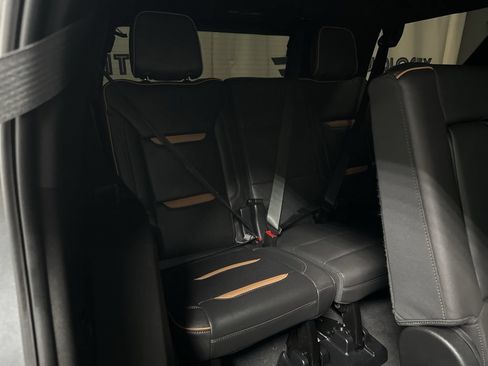 Used 2024 GMC Yukon AT4 w/ Technology Package AWD/4WD image 37