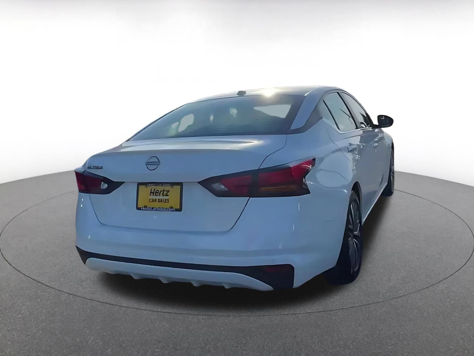 Used 2025 Nissan Altima 2.5 SV FWD image 14