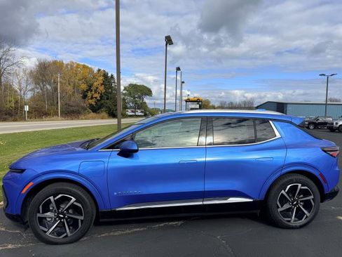 Used 2025 Chevrolet Equinox EV LT w/ Convenience Package image 2