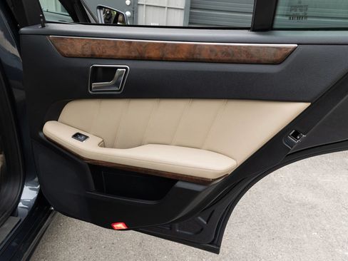 Used 2013 Mercedes-Benz E 350 4MATIC Sedan image 33