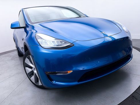 Used 2022 Tesla Model Y Long Range image 9