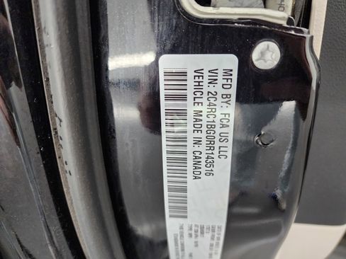 Used 2024 Chrysler Pacifica Touring-L image 59