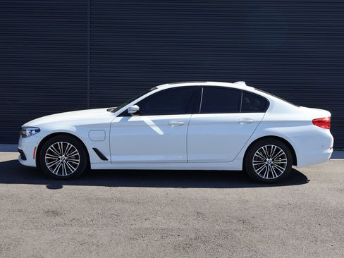 Used 2020 BMW 530e w/ Convenience Package RWD image 2