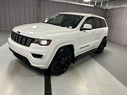 Used 2021 Jeep Grand Cherokee Laredo X image 3