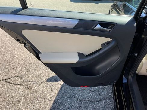 Used 2017 Volkswagen Jetta SE FWD image 21