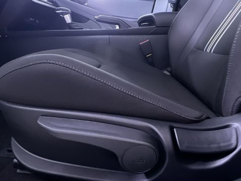 Used 2025 Hyundai Elantra Sport image 14