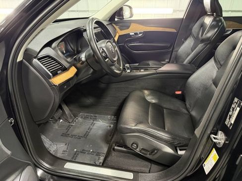 Used 2023 Volvo XC90 B5 Plus image 13