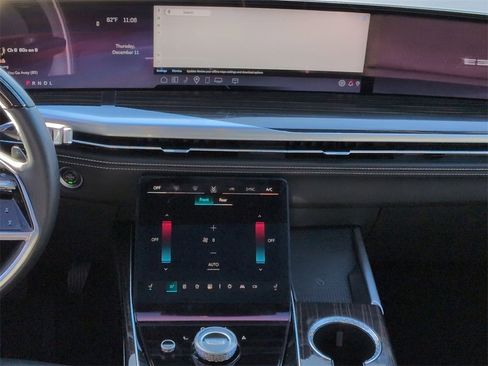 Certified 2025 Cadillac Escalade Premium Luxury image 32