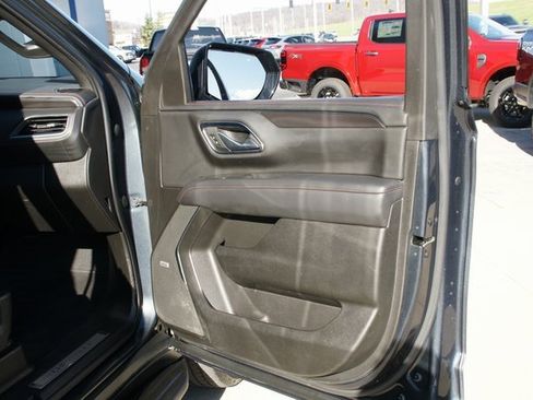 Used 2022 Chevrolet Suburban RST w/ Sport Performance Package image 38