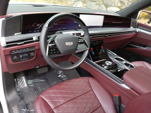 Used 2025 Cadillac Escalade Sport w/ LPO, ONYX Package image 12