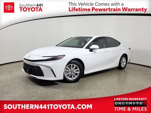 Used 2025 Toyota Camry LE image 1