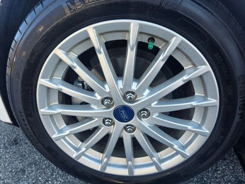 Used 2013 Ford C-MAX SEL image 9