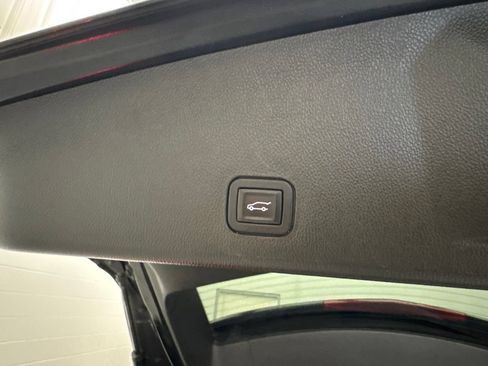 Used 2015 Cadillac SRX Luxury w/ Driver Awareness Package FWD image 9