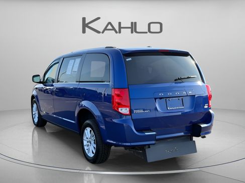 Used 2018 Dodge Grand Caravan SXT FWD image 2