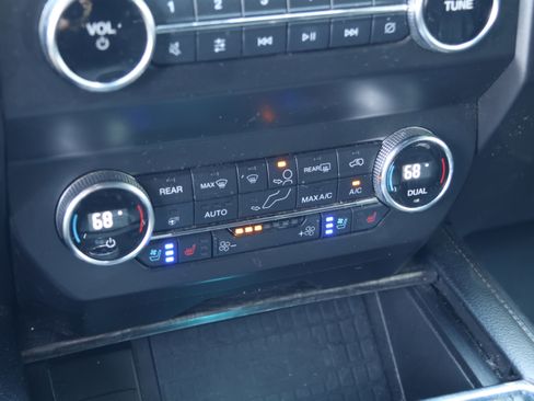 Used 2019 Ford Expedition Max Limited image 28