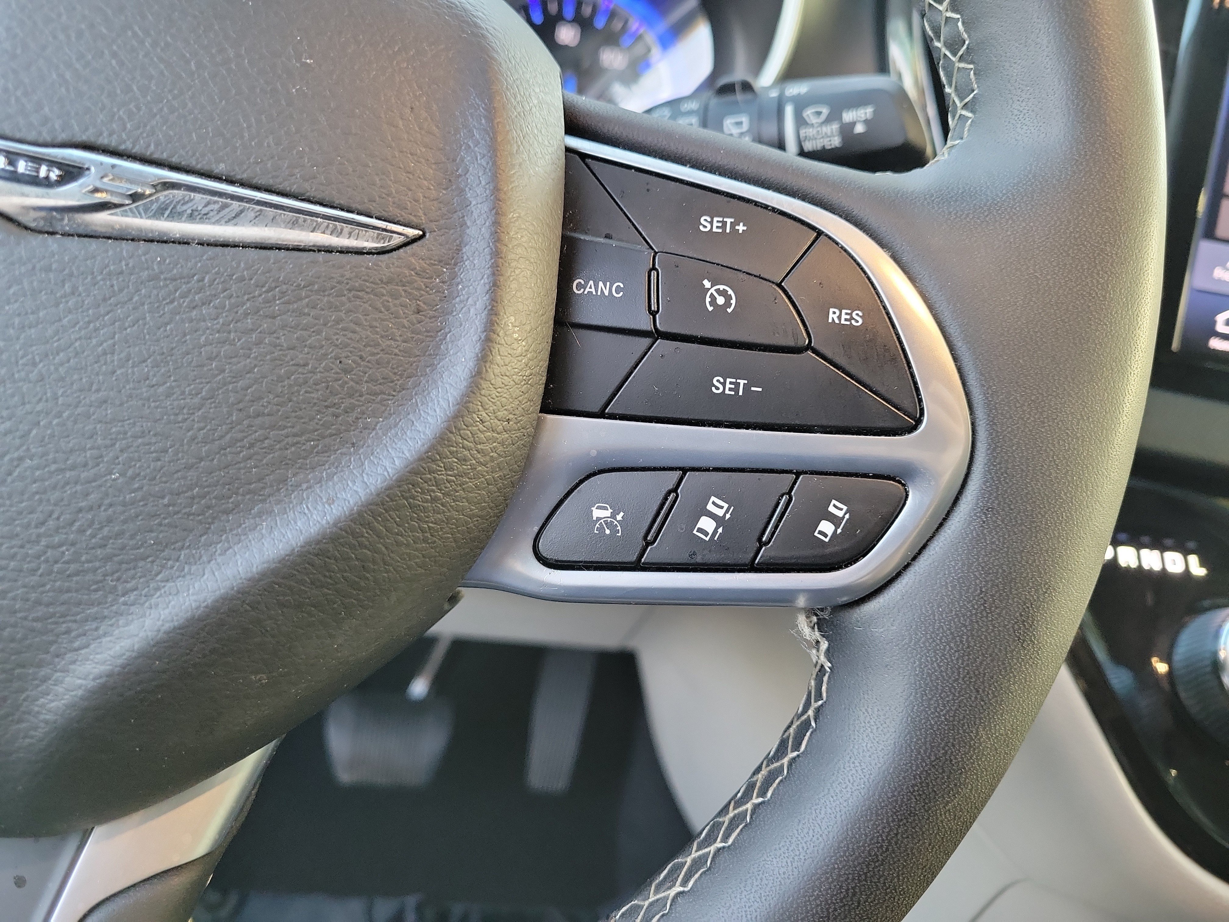 Used 2024 Chrysler Pacifica Touring-L FWD image 27
