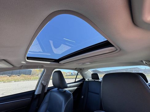 Used 2015 Toyota Corolla LE image 28