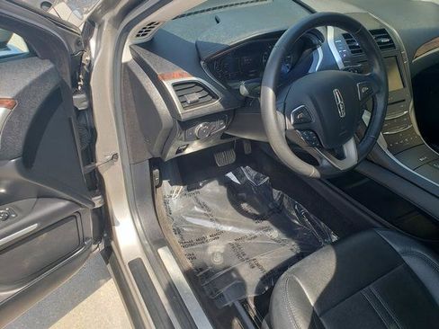Used 2015 Lincoln MKZ FWD image 9