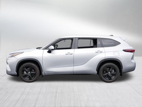 Certified 2024 Toyota Highlander LE AWD/4WD image 4
