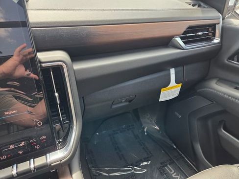 New 2026 GMC Yukon Denali w/ Denali Reserve Package AWD/4WD image 29