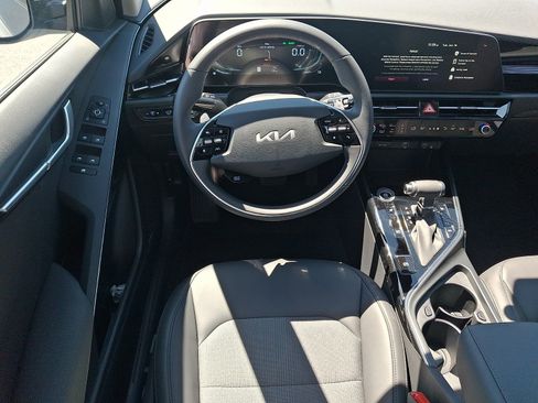 New 2026 Kia Niro EX FWD image 7