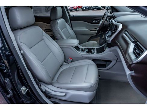 Used 2023 GMC Acadia SLT image 18