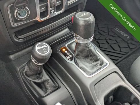 Used 2023 Jeep Gladiator Sport AWD/4WD image 20