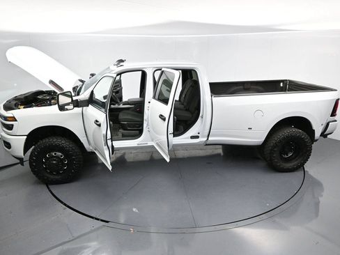 Used 2025 RAM 3500 Big Horn AWD/4WD image 34