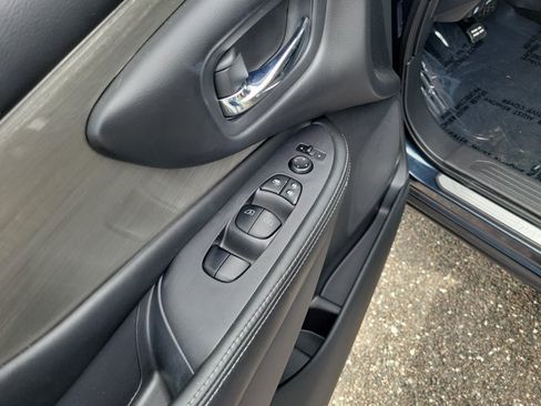 Used 2018 Nissan Murano SV FWD image 17